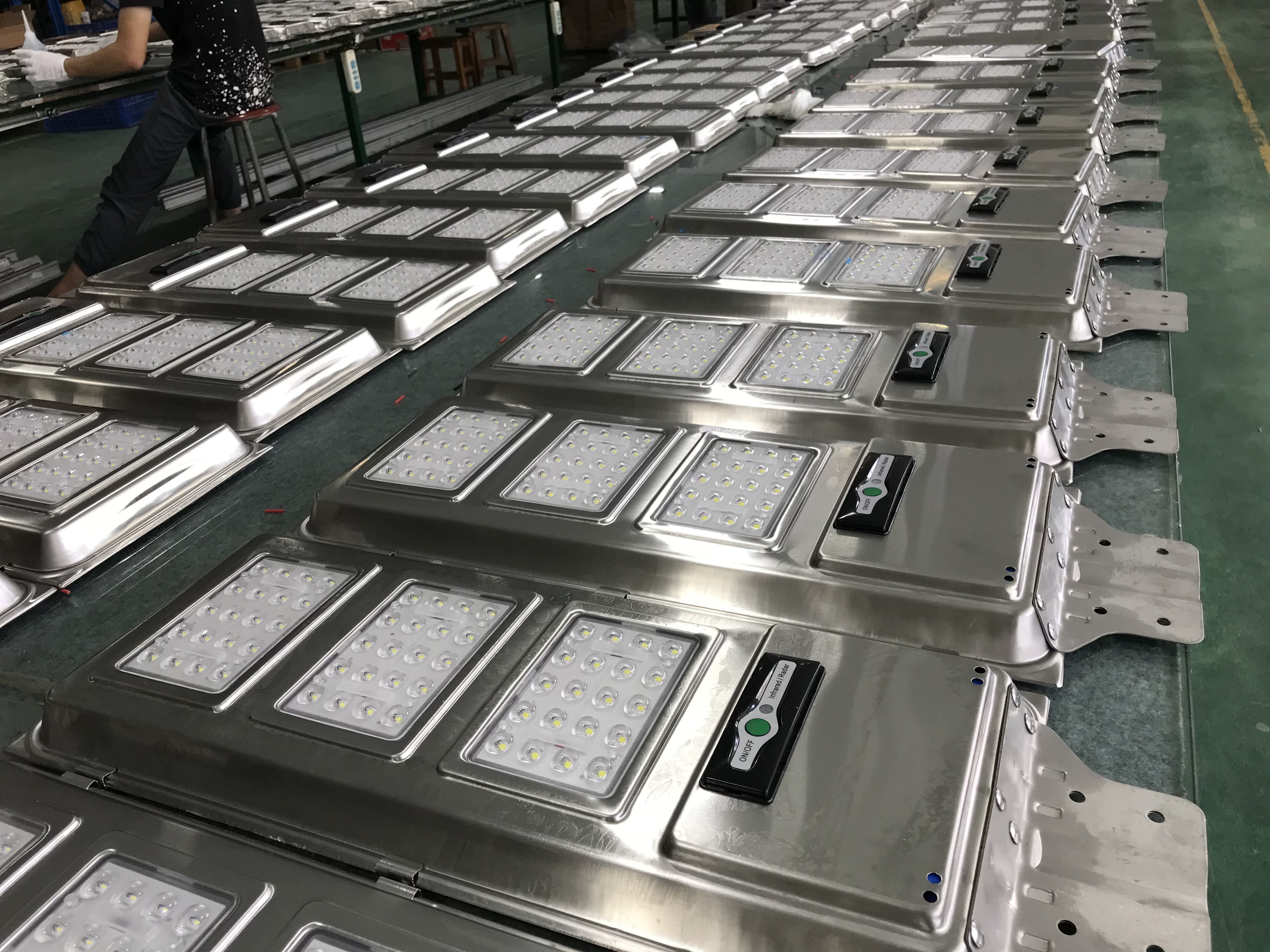 太陽(yáng)能一體化路燈-傳奇(圖7) 太陽(yáng)能一體化路燈-傳奇(圖7)